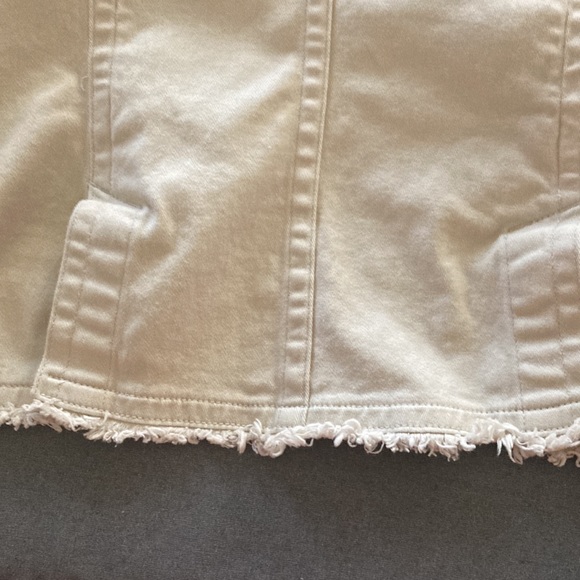 Live a Little Size small tan raw edging jacket 4 pockets 2 buttoned down front. - Picture 12 of 12